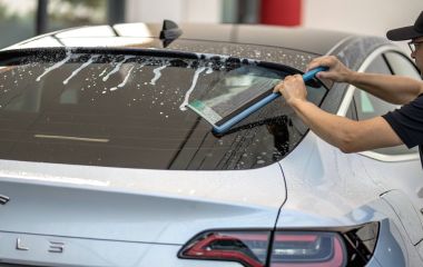 Заднее стекло Tesla Model 3: особенности, уход и возможные проблемы