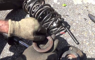 Замена передних амортизаторов и стоек Kia Rio 3: пошаговая инструкция по снятию