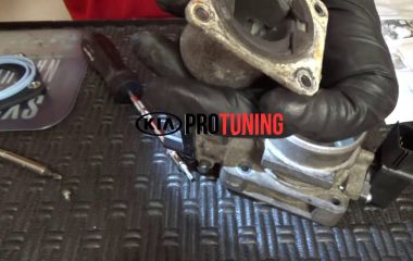 P2106 Kia: Код ошибки и расшифровка системы привода дросселя - вынужденное ограничение напряжения