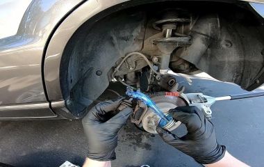 Замена задних колодок Kia Sportage 2 и 4: Пошаговая инструкция по замене тормозных колодок