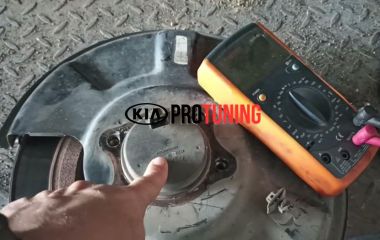 C1209 Kia: Код ошибки и расшифровка датчика скорости колеса Задн.-RH