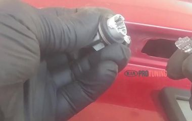 Как заменить лампу подсветки номера на Киа Рио: Пошаговое руководство по снятию и замене