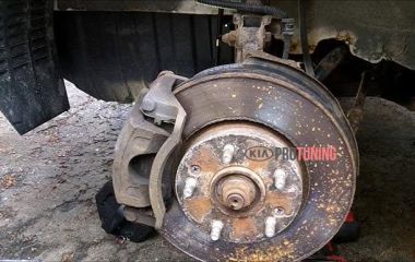 Замена нижнего и переднего рычага на Киа Рио 3: пошаговое руководство по снятию и установке