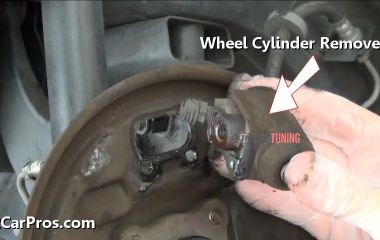 Замена тормозного цилиндра на Kia Rio 3: пошаговое руководство по замене задних и передних цилиндров