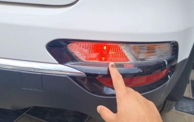 Замена задних противотуманок и ламп на Kia Rio 4: пошаговая инструкция